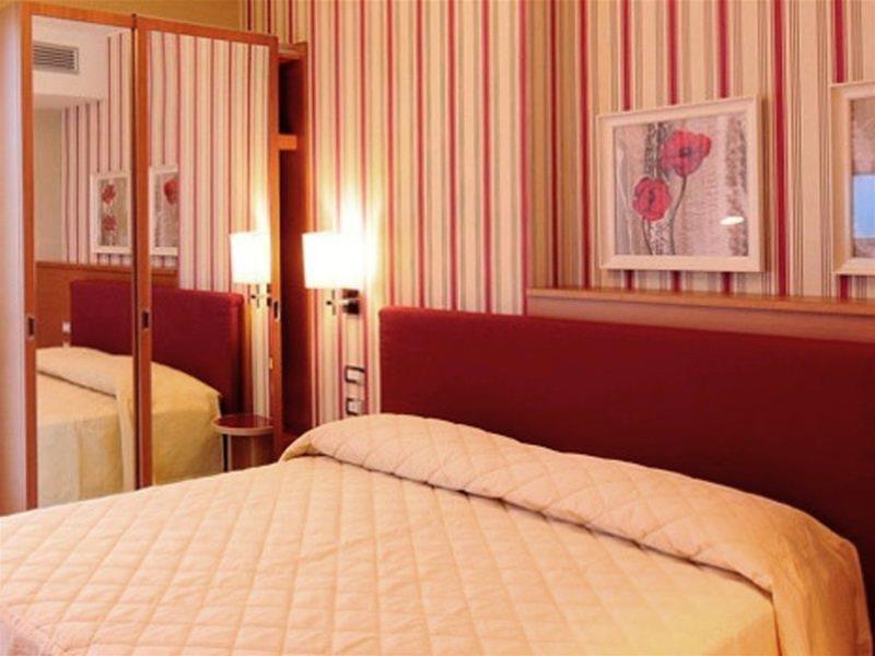 Unahotels The One Milano Hotel & Residence San Donato Milanese Extérieur photo